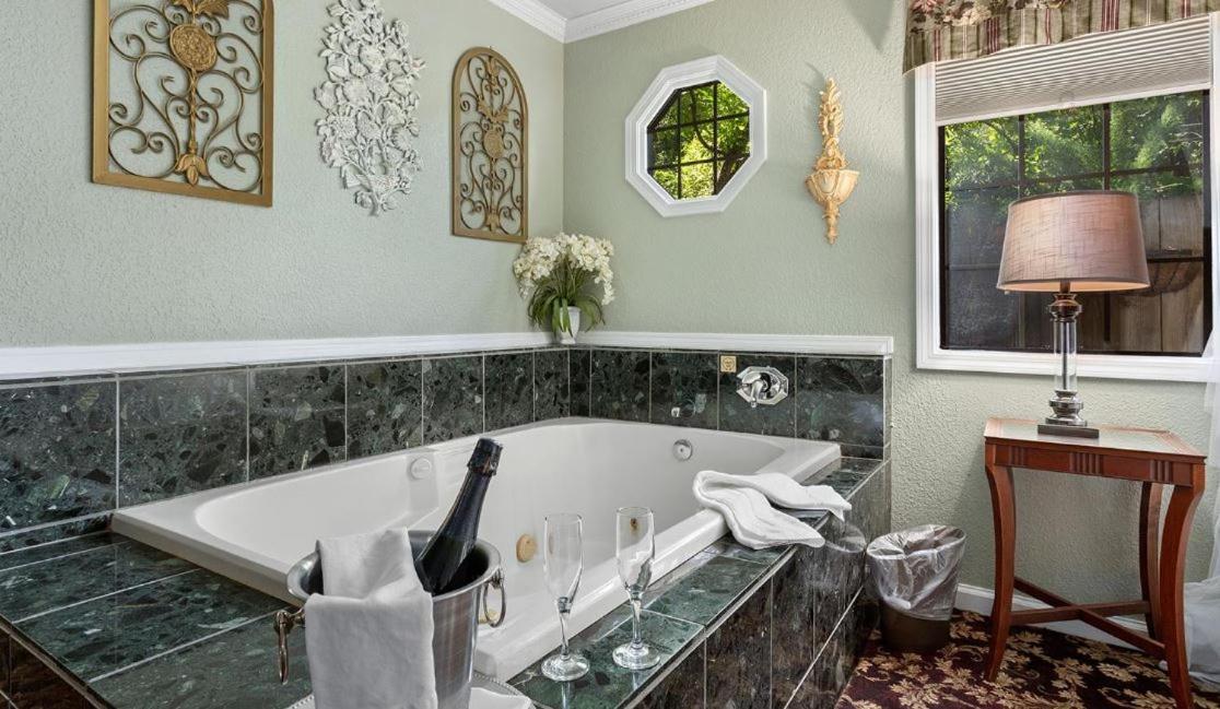 Candlelight Inn Napa Valley Экстерьер фото